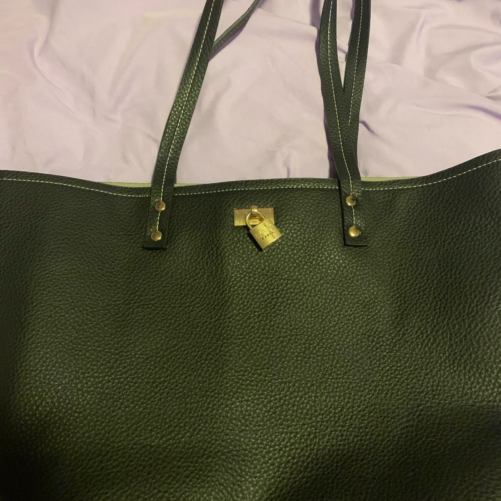 Large bag comes wi/2nd smaller matching black bag.